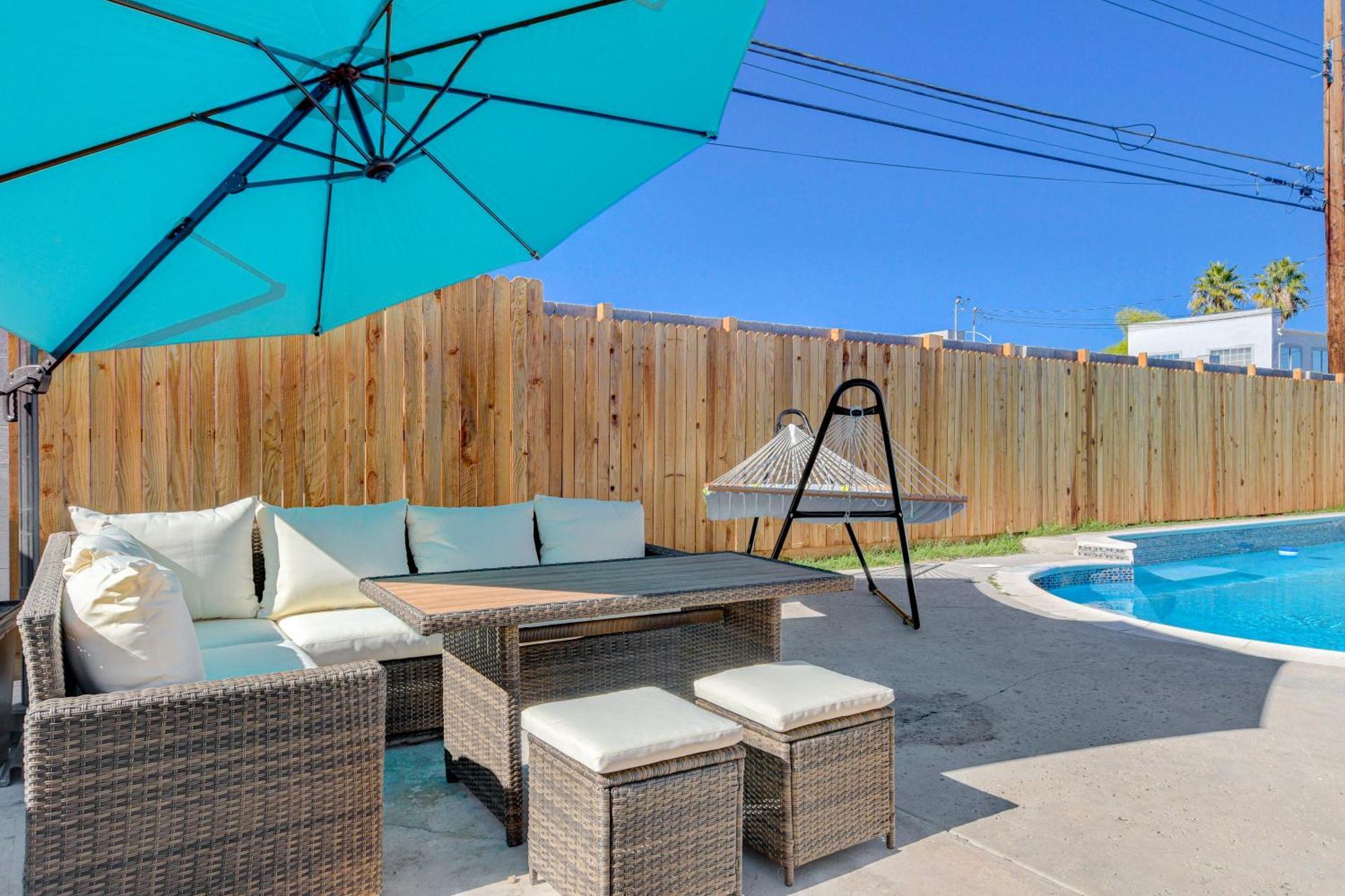Lady Luck Oasis Large Pool Central Dogs Welcome Las Vegas Ngoại thất bức ảnh